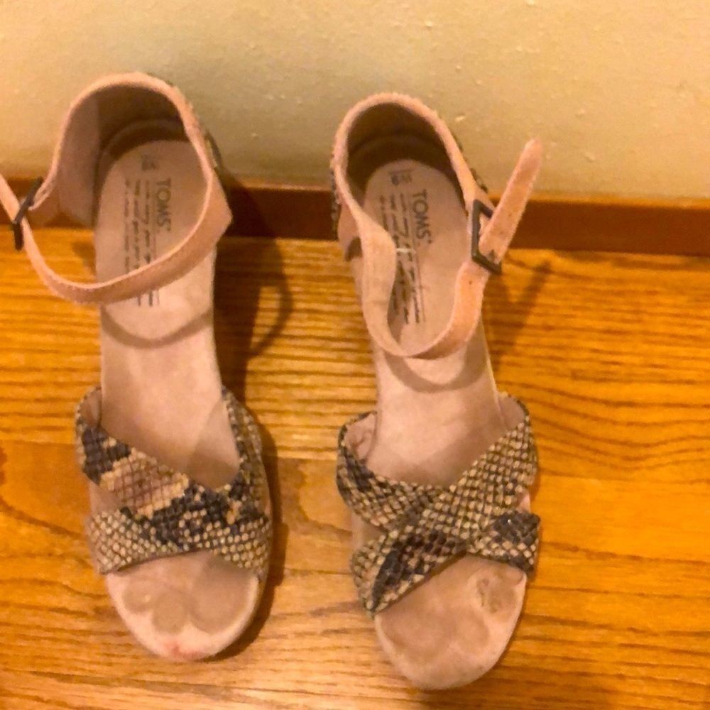 Toms open toe wedges sandals